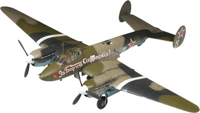 Сборная модель Звезда Советский пикирующия бомбардировщик Пе-2 / 7283П -