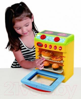 Кухонная плита игрушечная PlayGo Детская кухонная плита с аксессуарами (3208) - ребенок с игрушкой