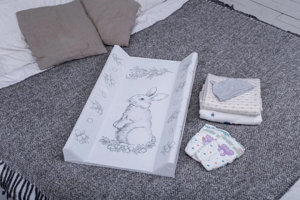 Доска пеленальная Sweet Baby Foresta Magica New Grigio Oliva на кроватку 79x45 (заяц серый/оливковый)