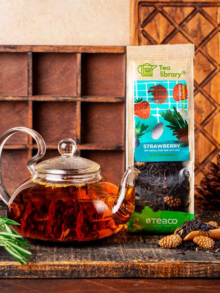 Чай листовой Teaco Клубника с розмарином и шишками (100г)