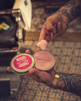 Помада для укладки волос Reuzel Extreme Hold Matte Pomade Pink (113г)