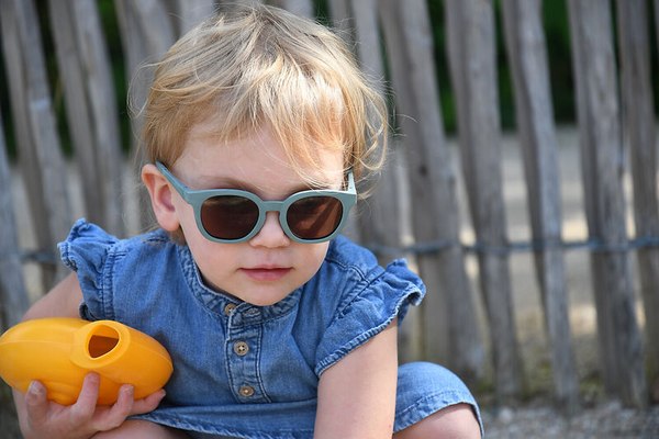 Очки солнцезащитные Beaba Sunglasses 2-4 ans Square Bright Vert fume / 930397