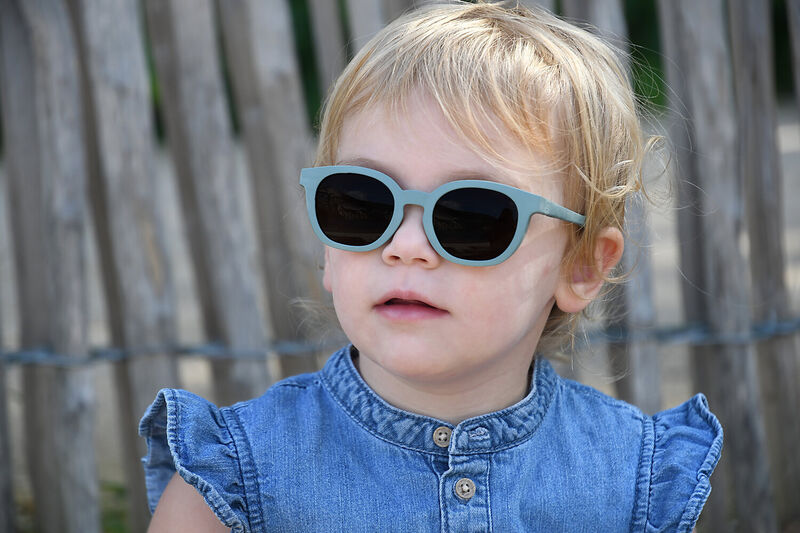 Очки солнцезащитные Beaba Sunglasses 2-4 ans Square Bright Vert fume / 930397 — фото 4