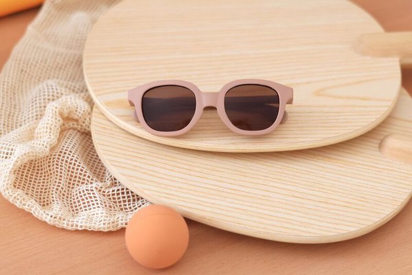 Очки солнцезащитные Beaba Sunglasses 2-4 ans Square Bright Guimauve / 930398