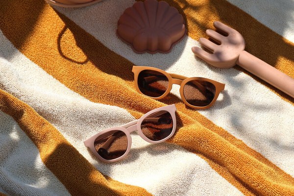 Очки солнцезащитные Beaba Sunglasses 2-4 ans Square Bright Guimauve / 930398