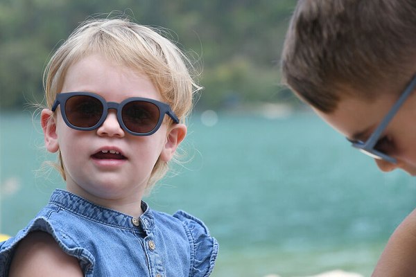 Очки солнцезащитные Beaba Sunglasses 2-4 ans Square Bright Night blue / 930399