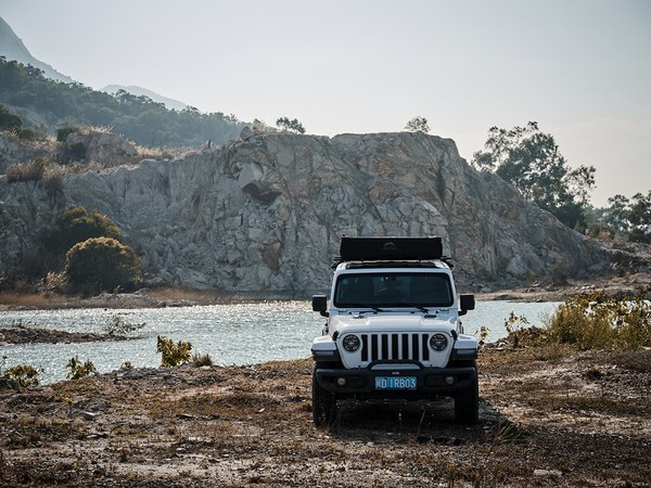 Палатка на крышу автомобиля Wild Land Voyager 160 Pro / 900008-0002-0001