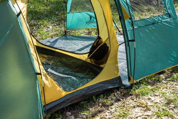 Палатка Coyote Dakota / CL-A08-Green (со спальным мешком ZC-SB001 красный)
