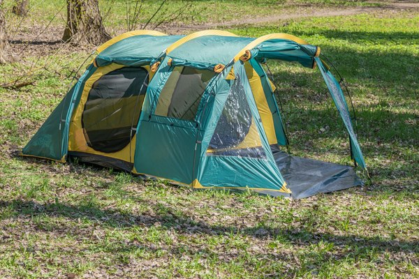 Палатка Coyote Dakota / CL-A08-Green (со спальным мешком ZC-SB001 красный)