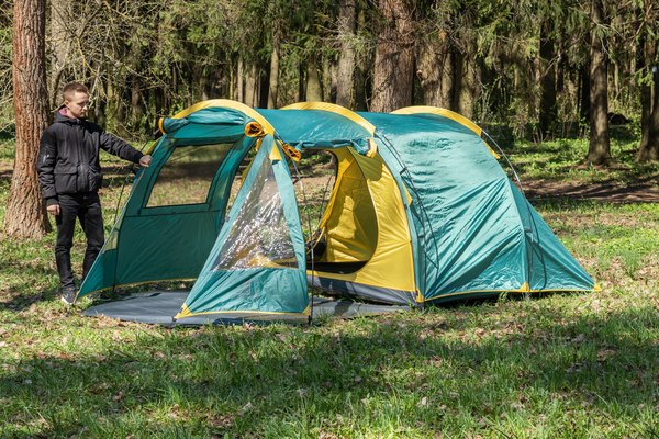 Палатка Coyote Dakota / CL-A08-Green (со спальным мешком ZC-SB001 красный)