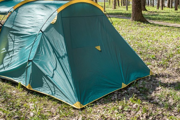 Палатка Coyote Dakota / CL-A08-Green (со спальным мешком ZC-SB001 красный)