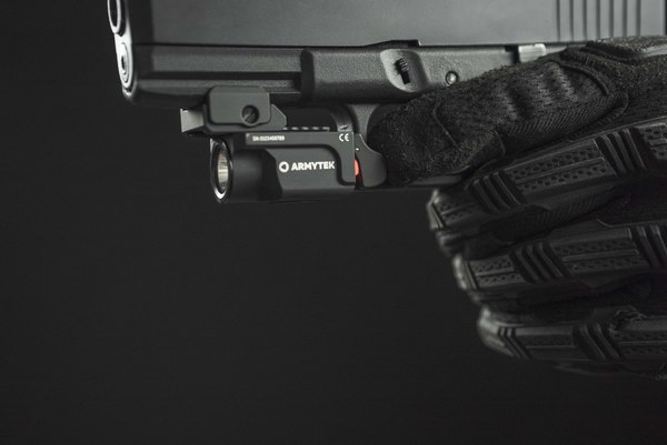 Фонарь Armytek Buckler M1 / F09301C (белый свет)
