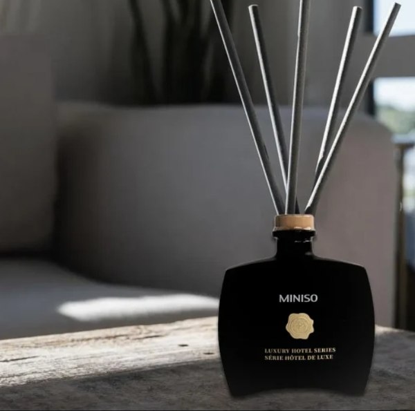 Аромадиффузор Miniso Reed Diffuser Sandalwood 2328