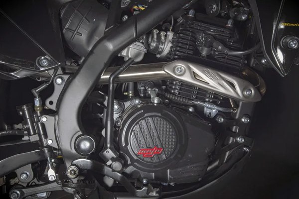 Мотоцикл BSE Z9 Red Metallic S ZS175 FMM-5 / B0Z9ND025HRH1