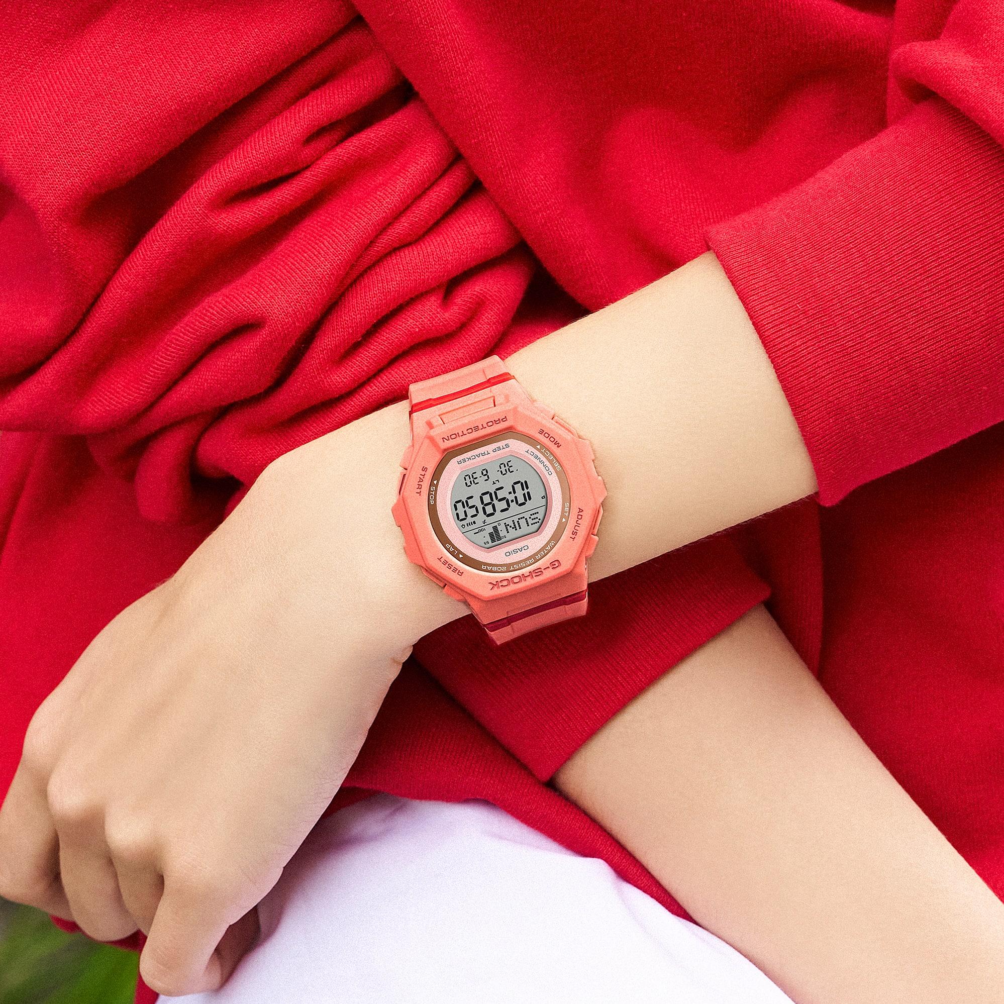 Часы наручные женские Casio GMD-B300SC-4E — фото 2