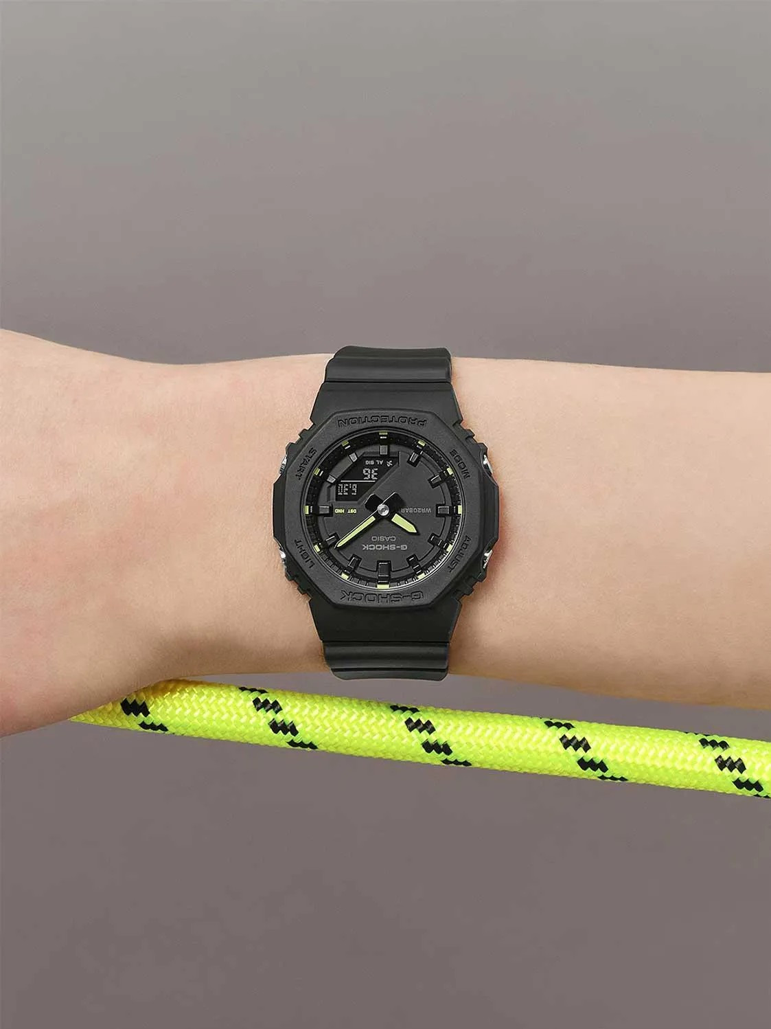 Часы наручные женские Casio GMA-P2100SA-1A2 — фото 2