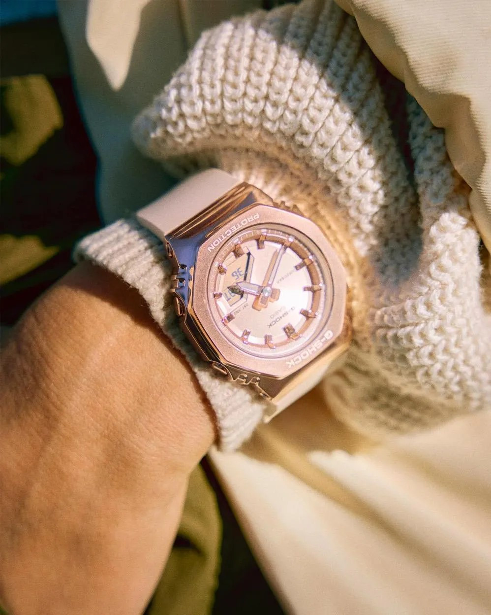 Часы наручные женские Casio GM-S2110PG-4A — фото 3
