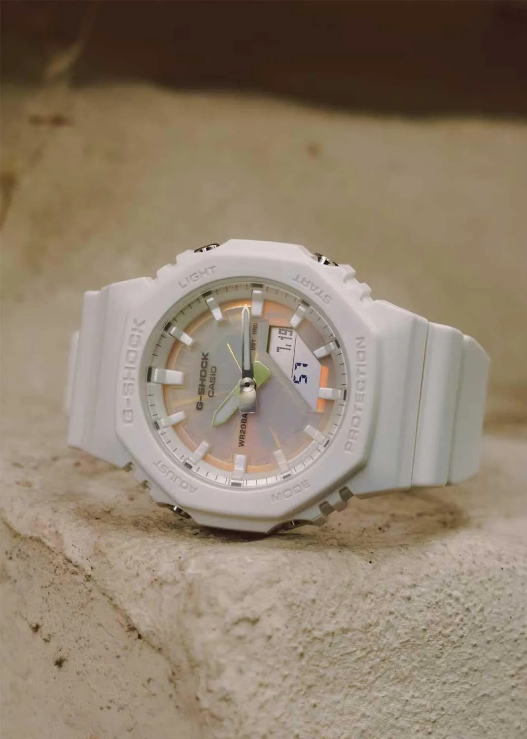 Часы наручные женские Casio GMA-P2100PC-7A — фото 2
