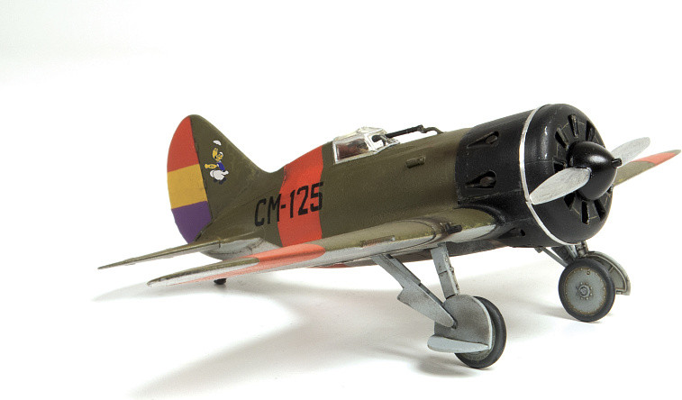 Сборная модель Звезда Советский истребитель И-16 Тип 5 / 7330 — фото 2