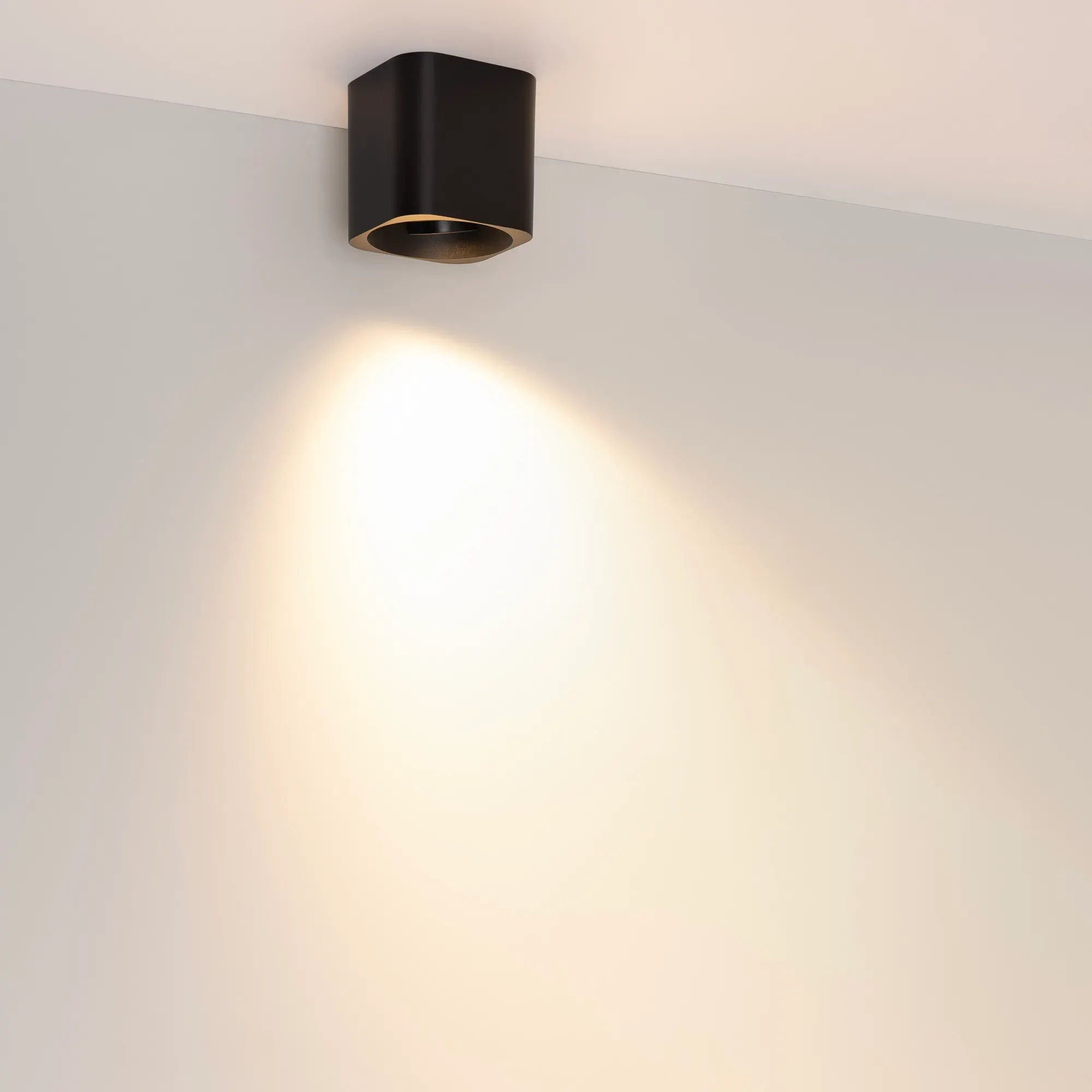 Точечный светильник Arlight SP-ACENTO-S95x95-10W Warm3000 BK 20-45 deg / 055747 — фото 2