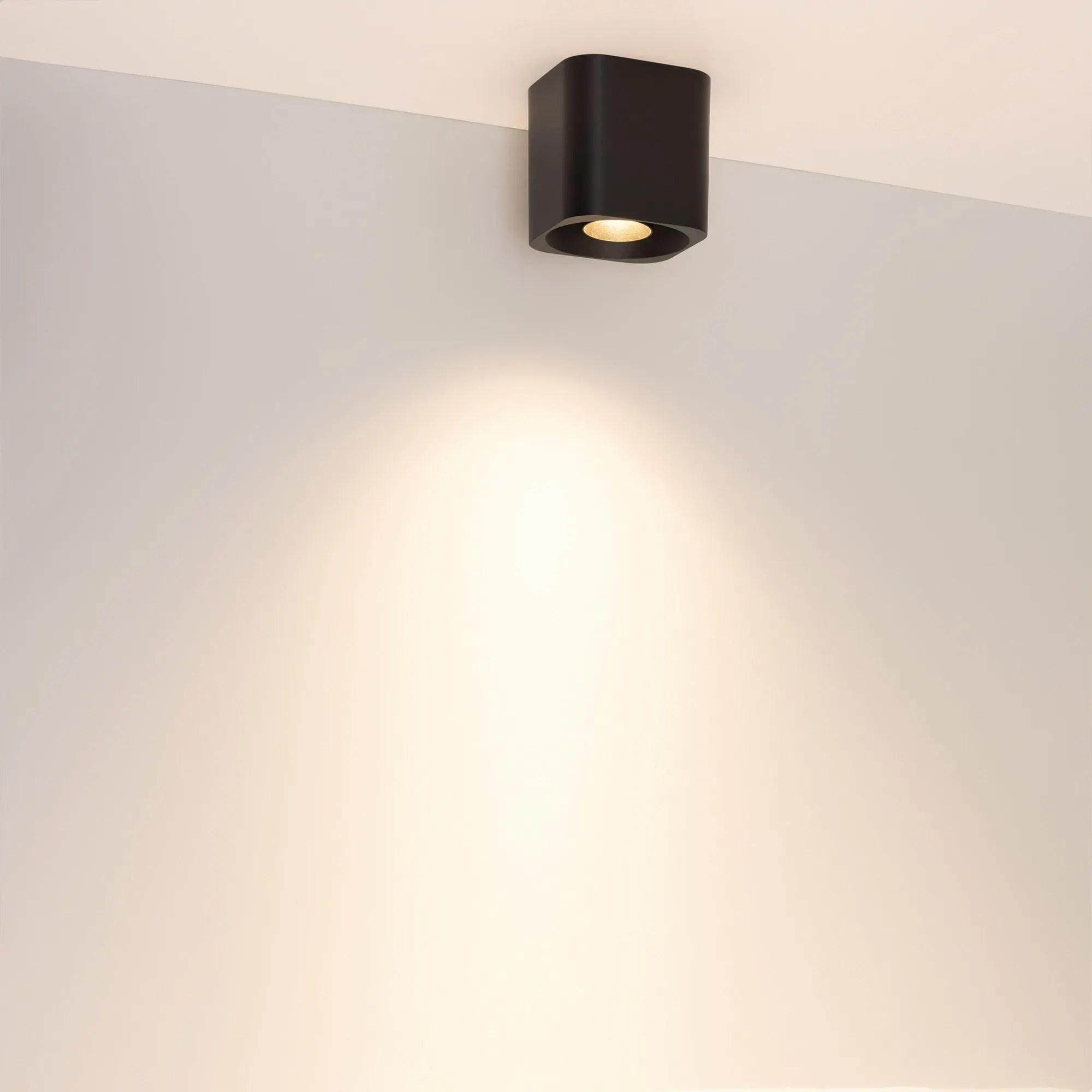 Точечный светильник Arlight SP-ACENTO-S95x95-10W Warm3000 BK 20-45 deg / 055747 — фото 3