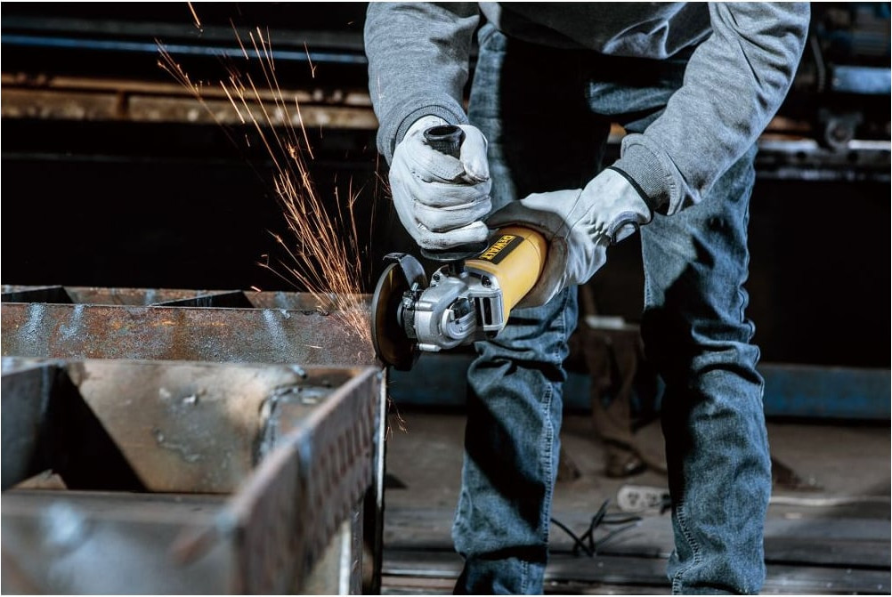 Угловая шлифовальная машина DeWalt DWE4117-QS — фото 5
