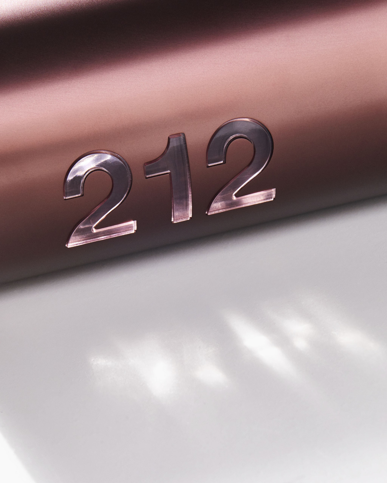 Парфюмерная вода Carolina Herrera 212 Sexy Man (100мл) — фото 3