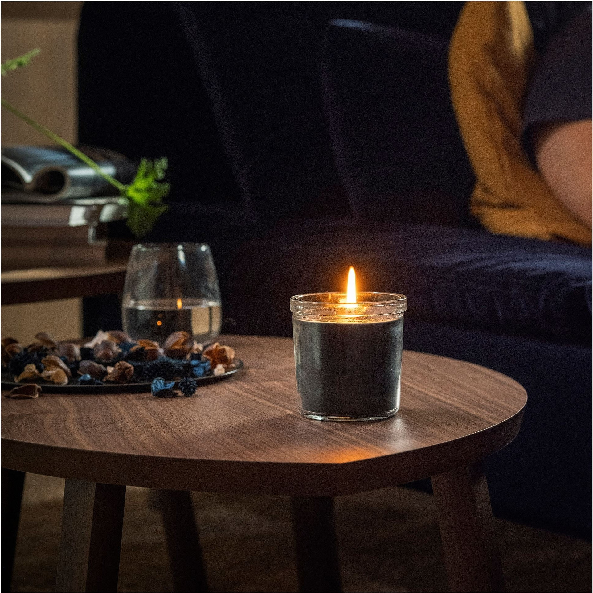 Свеча Ikea Фруктског Ветивер и герань 905.558.30 (черный/бирюзовый) — фото 6