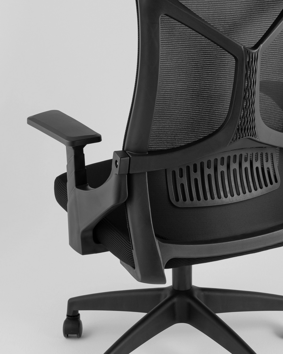 Кресло офисное TopChairs Optimo / OUE-2561 (черный) — фото 6