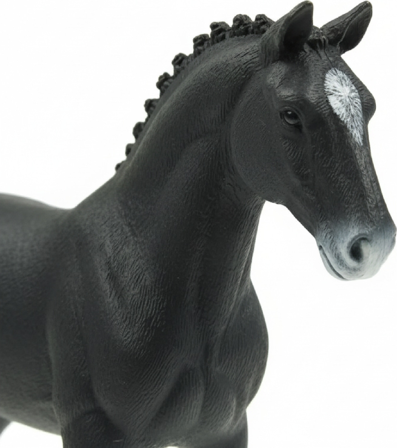 Фигурка коллекционная Schleich Кобыла Ганноверская / 72135 — фото 3