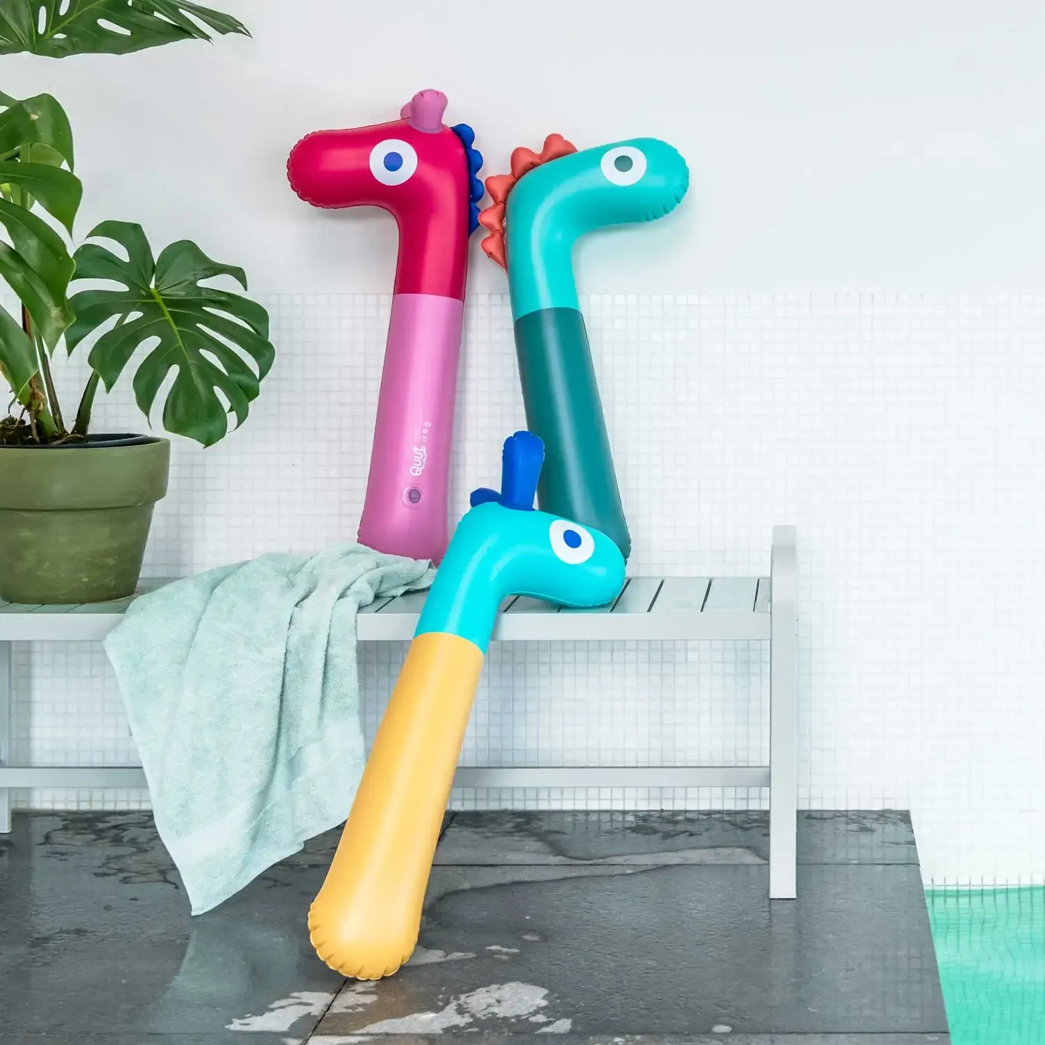 Надувная игрушка для плавания Quut Noodle Horse / 173441 (вишневый красный) — фото 5