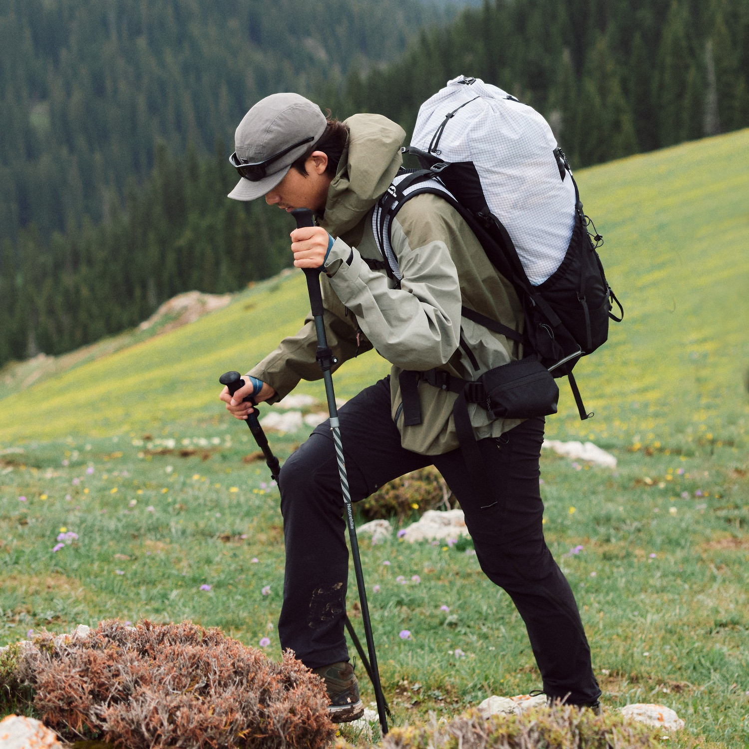 Рюкзак туристический Naturehike Helium Series / CNK2450XB016-WH40LL (L, белый) — фото 5