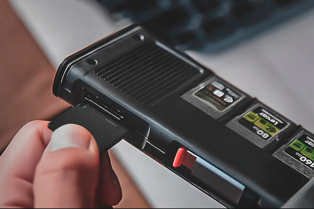 Кейс для карт памяти Pgytech CFexpress CreateMate Card Reader Case P-GM-169 (с картридером) — фото 4