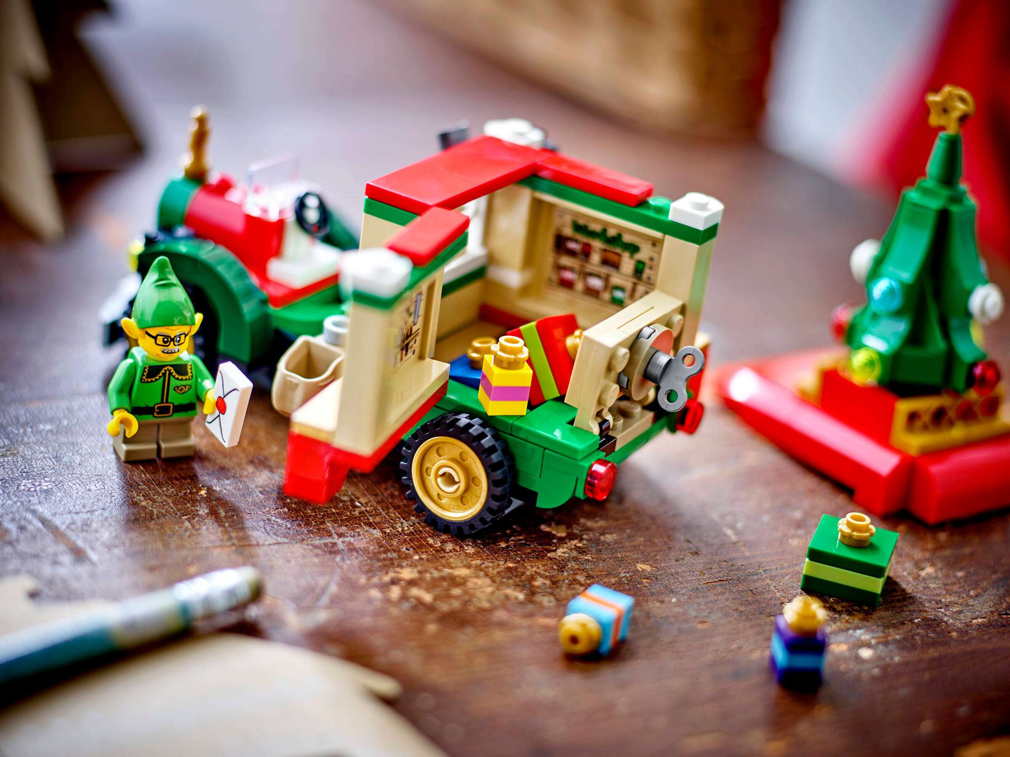 Конструктор Lego Seasons And Occasions Грузовик Санты 40746 — фото 4