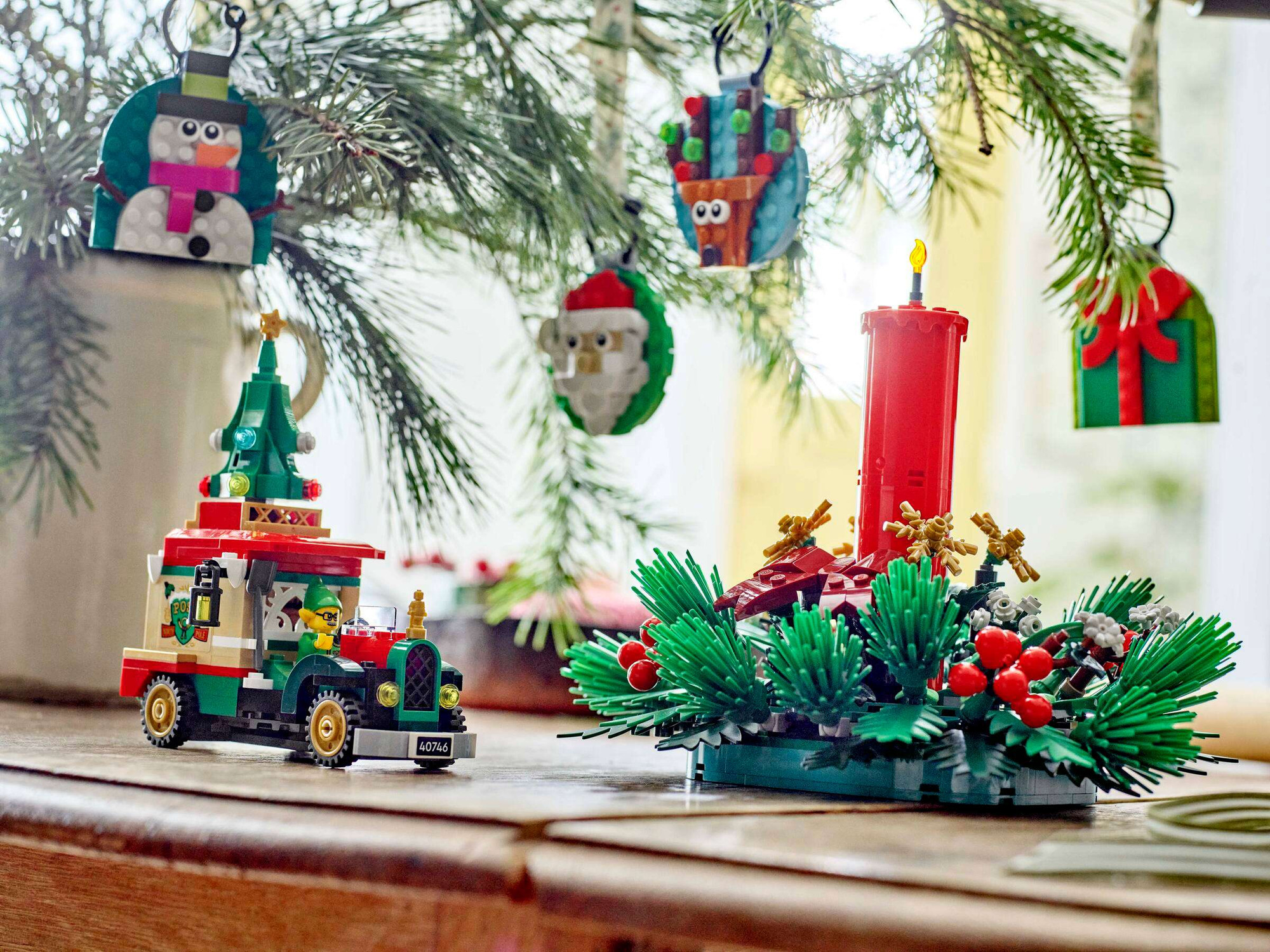 Конструктор Lego Seasons And Occasions Грузовик Санты 40746 — фото 5