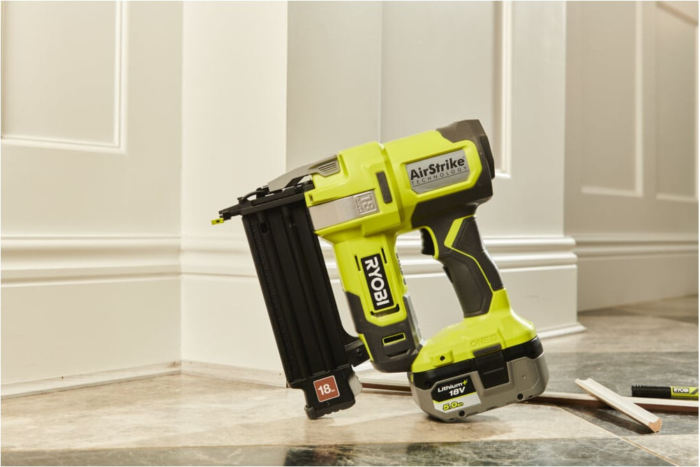 Аккумуляторный гвоздезабиватель Ryobi R18GN18-120S / 5133005429 — фото 6