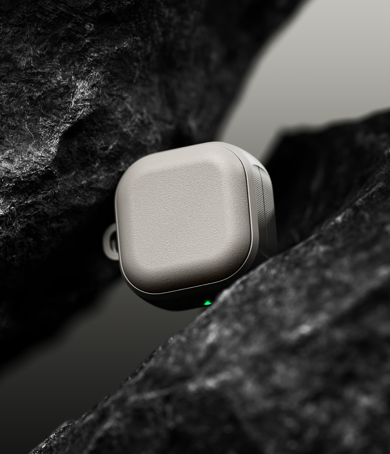 Чехол для наушников Ringke Onyx Magnetic для Galaxy Buds 4/4 Pro (Warm Gray) — фото 5