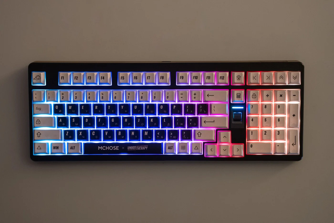 Клавиатура MCHOSE x Unbox Therapy-UT98 Mechanical Icy Creamsicle Switch (черный/белый) — фото 5
