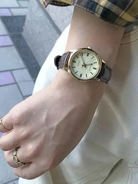 Часы наручные женские Casio LTP-V005GL-9A — фото 3