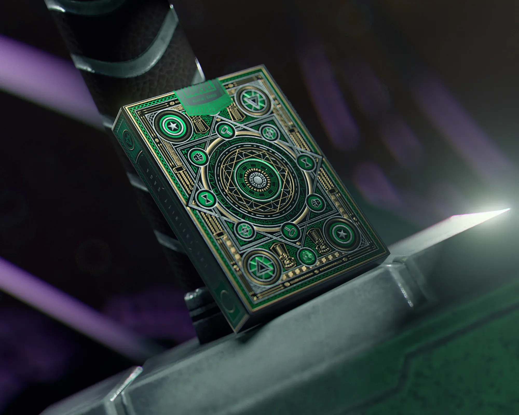 Игральные карты Theory 11 Avengers Infinity Saga Green Eedition / T1164 — фото 2