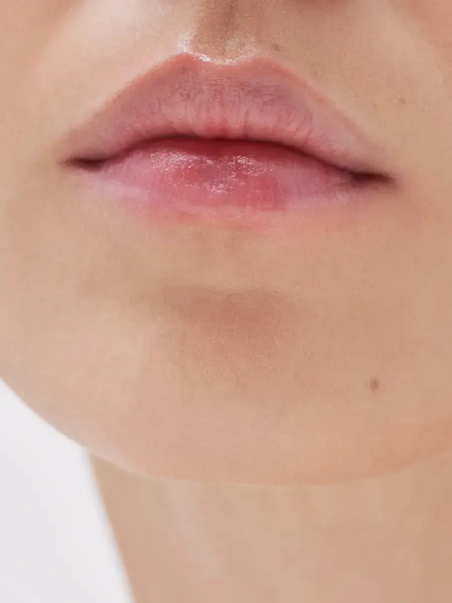 Бальзам для губ Laboratorios Babe Invisible Stick Lip Protector SPF50 (4г) — фото 4