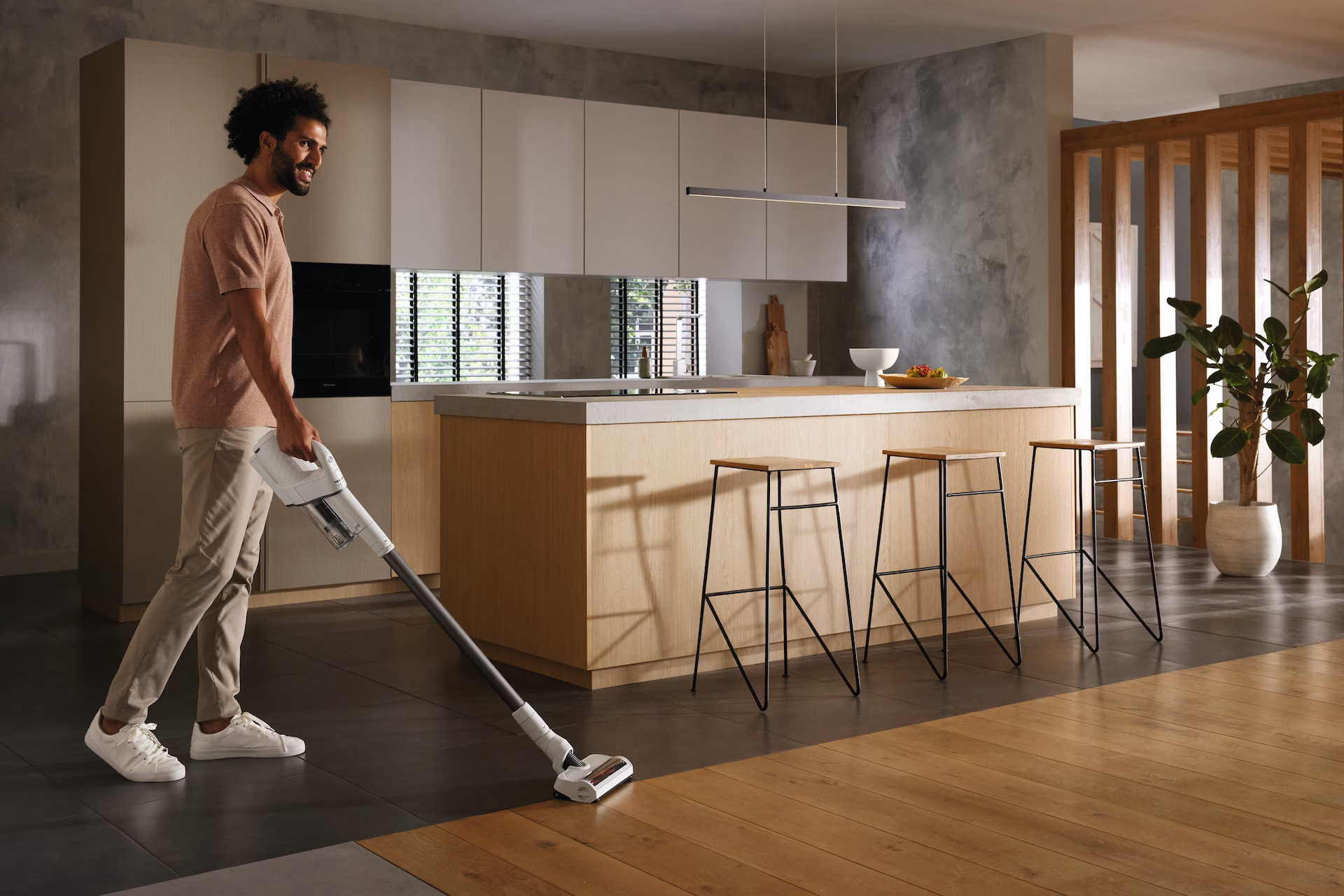 Вертикальный пылесос Miele SQLL0 Duoflex HX1 / 41QLL035EU1 (белый, серый) — фото 5