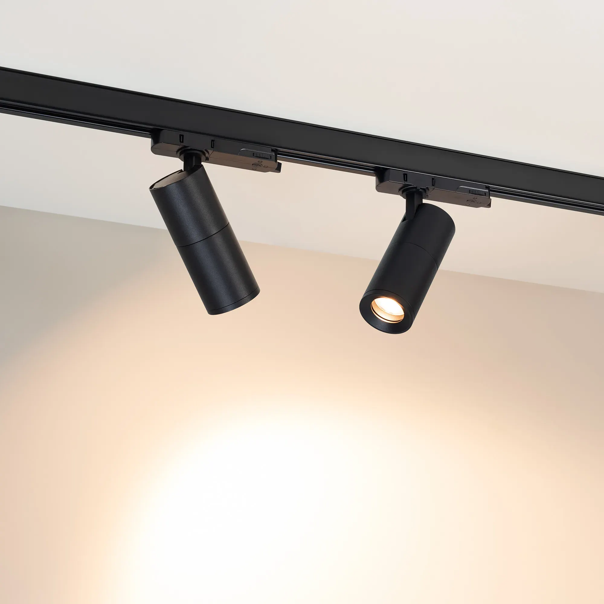 Трековый светильник Arlight LGD-ARTEMIS-TRACK-4TR-R55-12W Warm3000 BK 8-80deg / 048326 — фото 3