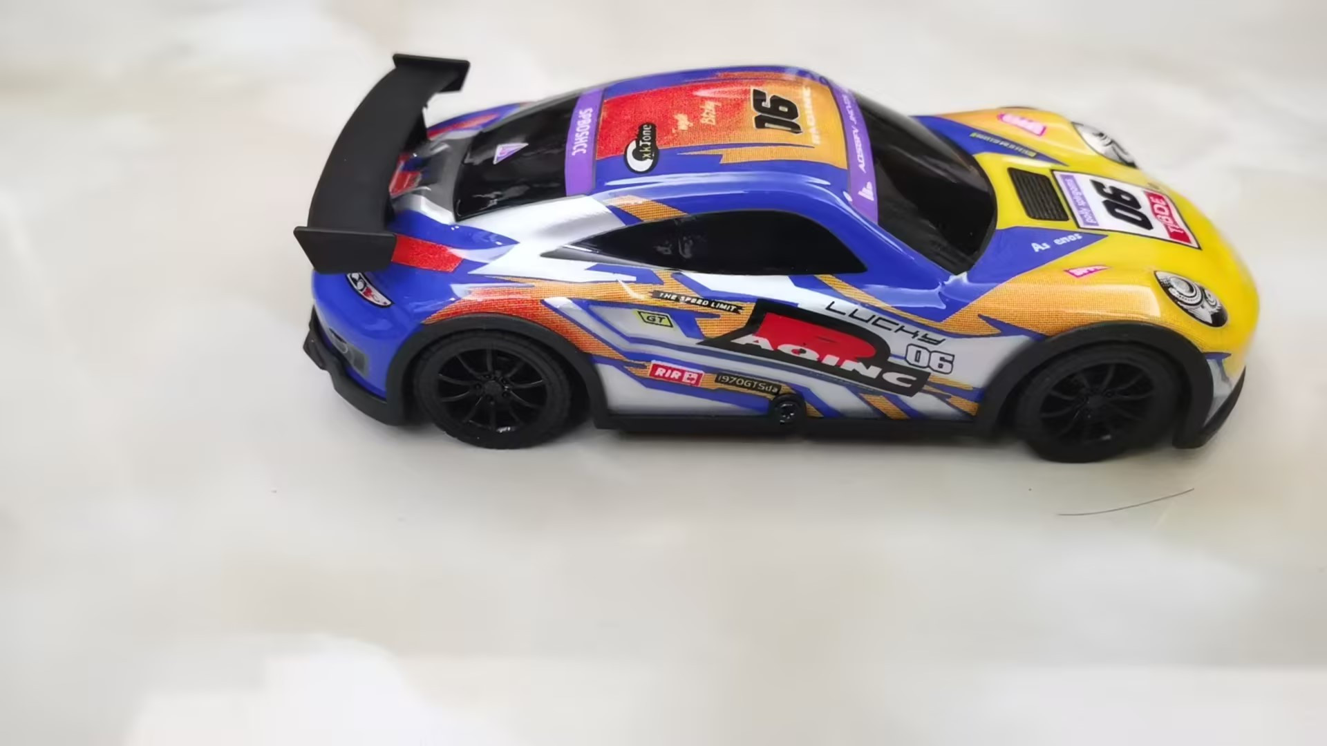 Игрушка на пульте управления Labalu PVC освещенный RC гоночный 4-канальный (желтый) — фото 4