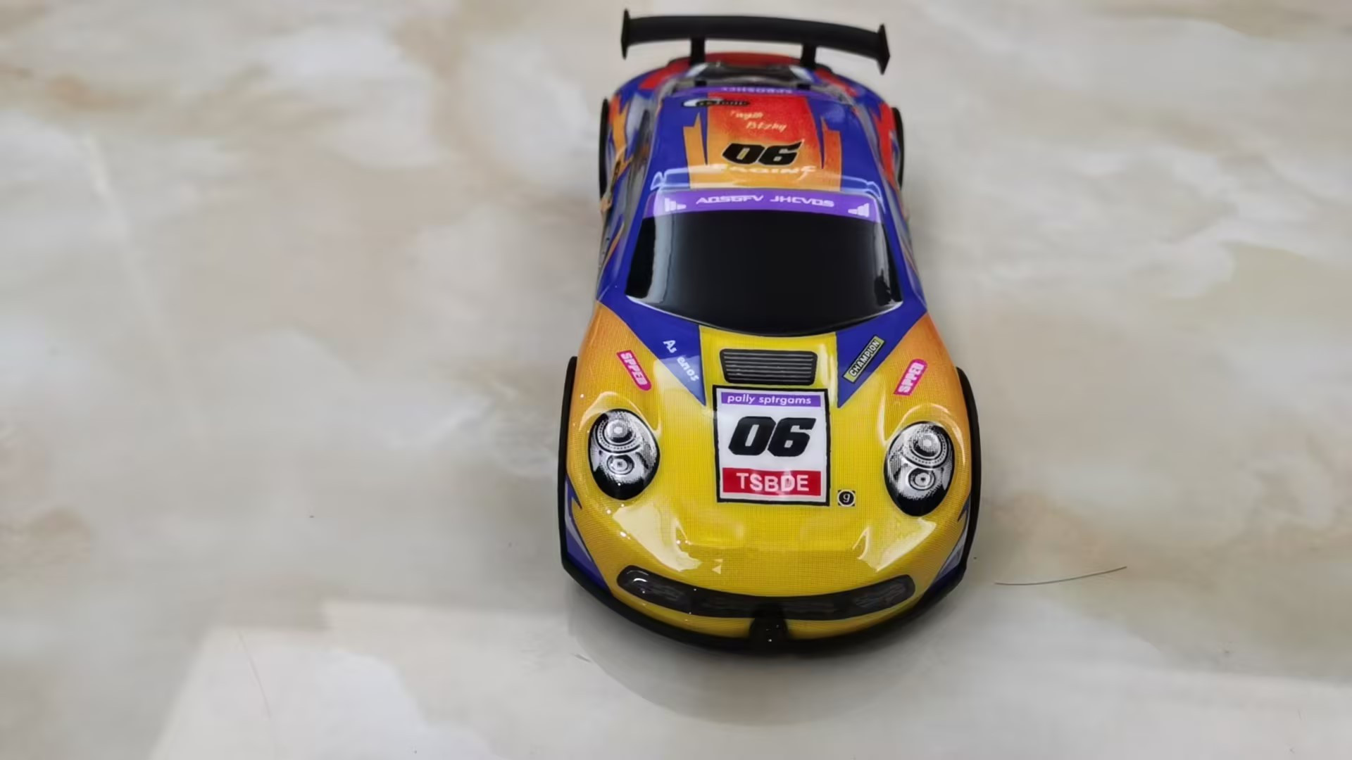 Игрушка на пульте управления Labalu PVC освещенный RC гоночный 4-канальный (желтый) — фото 2