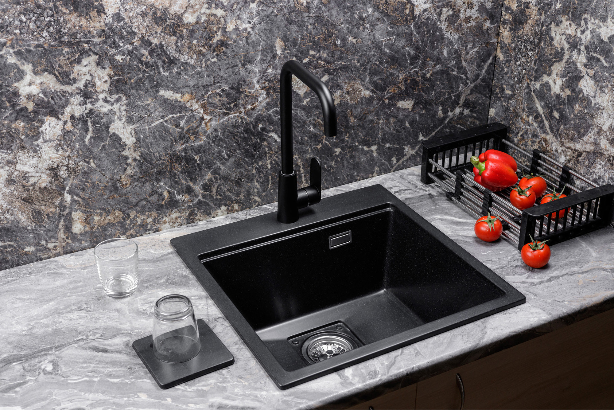 Мойка кухонная Marblan Comfort 50 (оникс, с сифоном и колландером) — фото 4