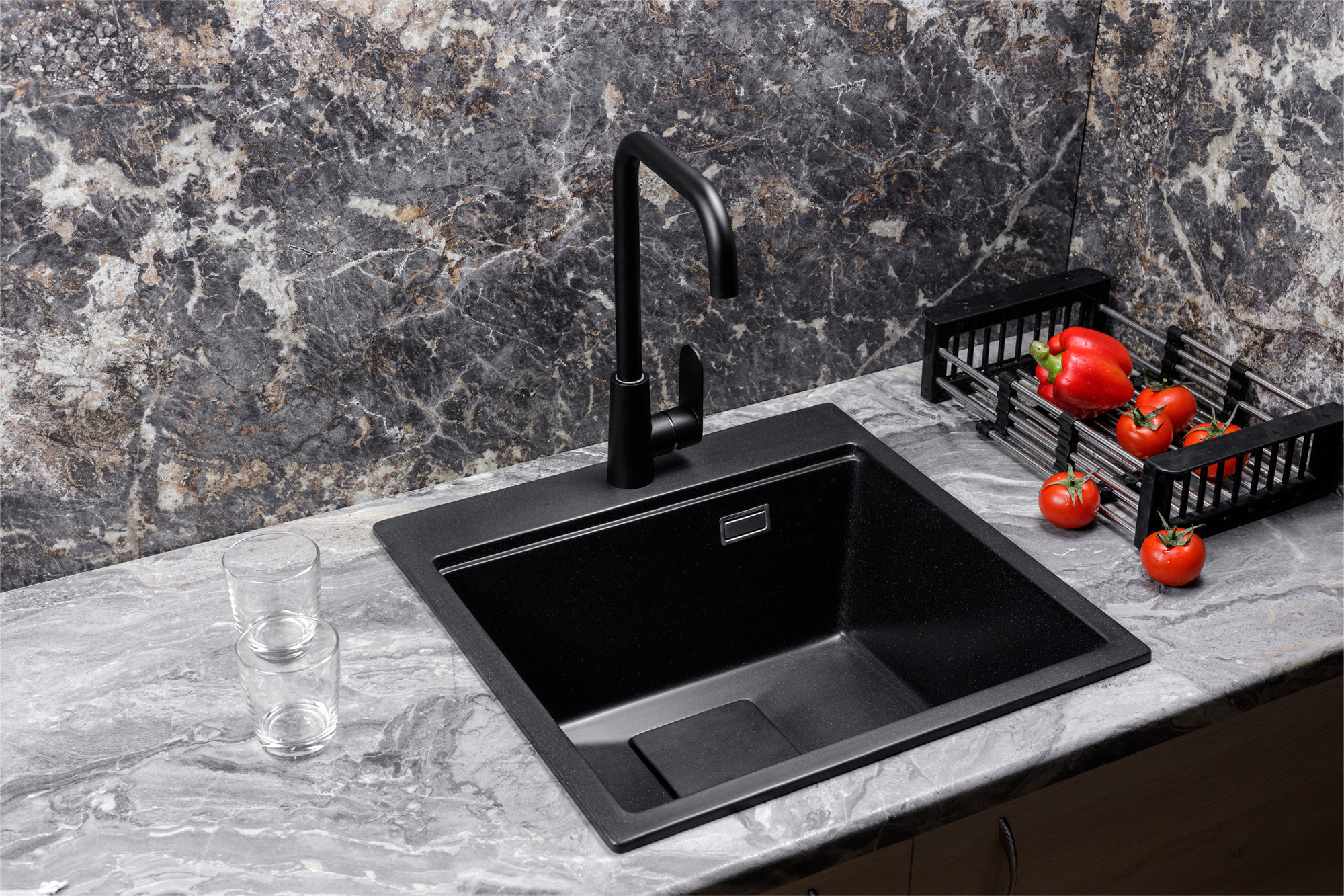 Мойка кухонная Marblan Comfort 50 (оникс, с сифоном и колландером) — фото 5