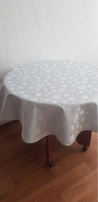 Скатерть Моготекс Белые снежинки 03ШС57-3-КВ рис.2629/250302 (d150, в коробке)