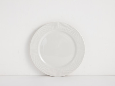 Тарелка столовая обеденная Sundays Home Relief керамика / TRVK26014 (27см, белый)