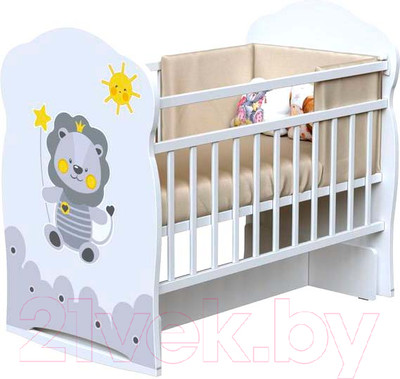 Детская кроватка VDK Happy Lion колесо-качалка с маятником (белый)